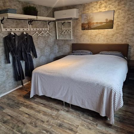 Bed & Budget Mackenzieplaats Wilp Exteriör bild
