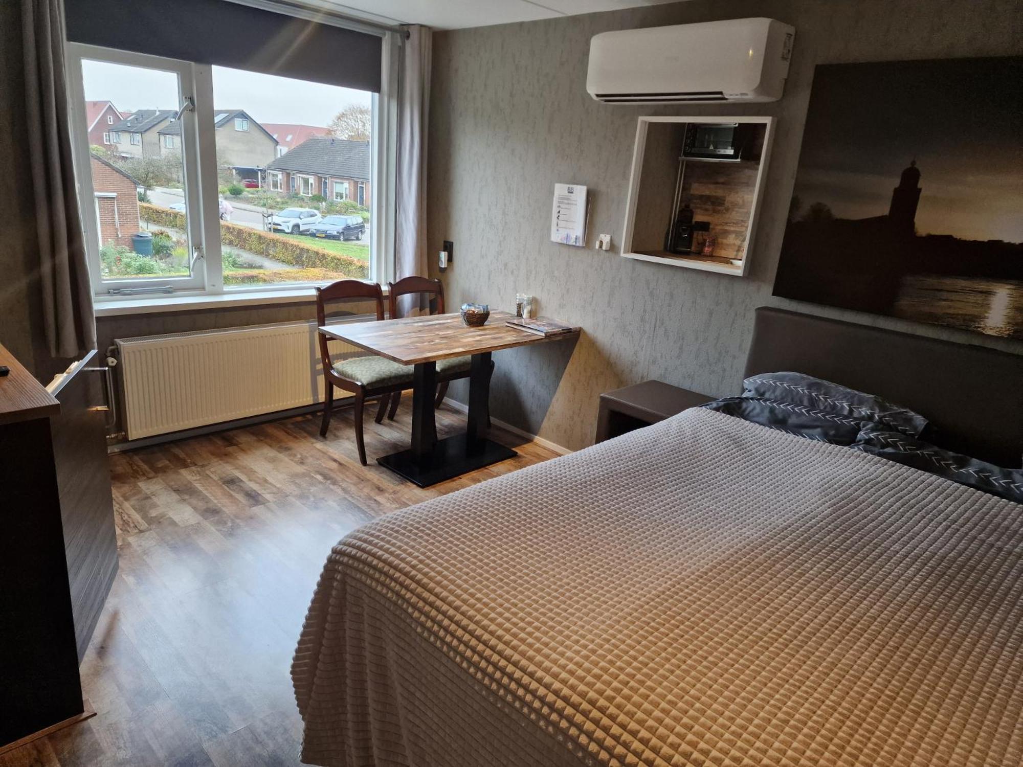 Bed & Budget Mackenzieplaats Wilp Exteriör bild